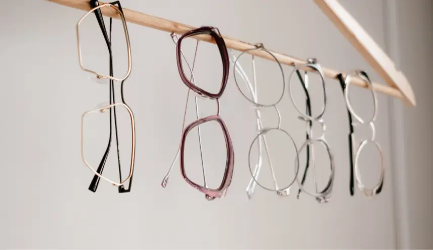 Montures optiques adaptées à la vue